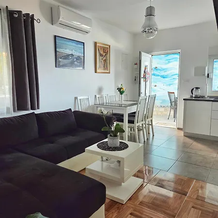 Tia, Private Terrace, Sea View, Jacuzzi 特罗吉尔