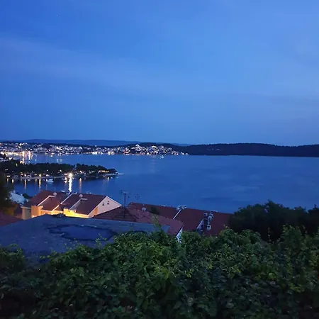 Tia, Private Terrace, Sea View, Jacuzzi 特罗吉尔