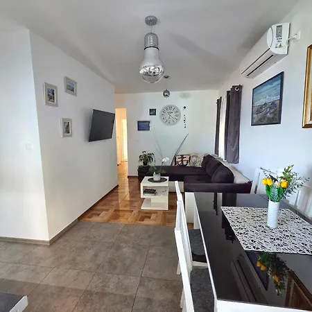 Tia, Private Terrace, Sea View, Jacuzzi Трогір