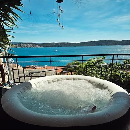 Tia, Private Terrace, Sea View, Jacuzzi Appartement Trogir
