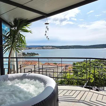 Tia, Private Terrace, Sea View, Jacuzzi Trogir