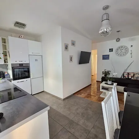 Apartamento Tia, Private Terrace, Sea View, Jacuzzi Trogir